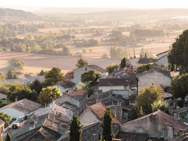 Lauzerte Plus beaux village de France vue aérienne Quercy Blanc