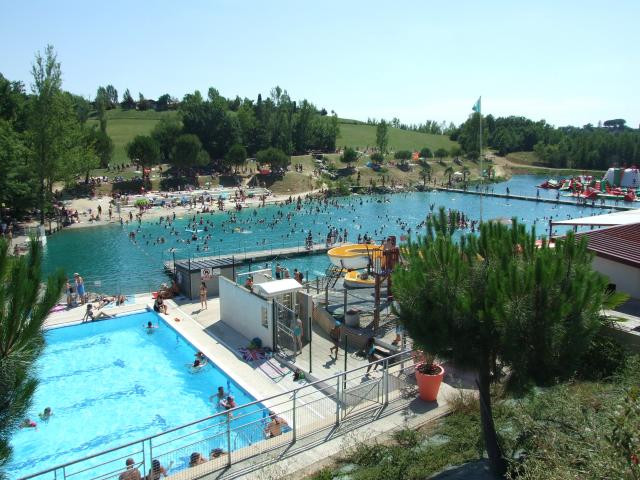 Monclar Lac Et Piscine 3169