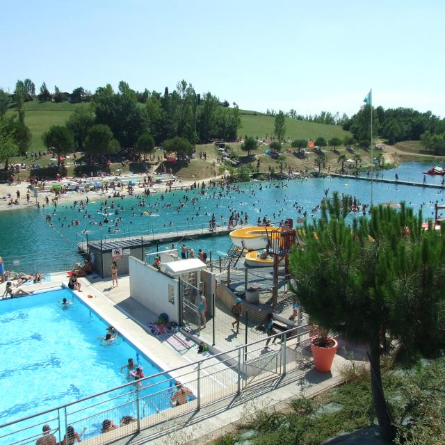 Monclar Lac Et Piscine 3169