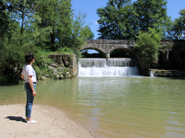 Adt82 Emilie Devant Le Pont Cascade De Pontalaman