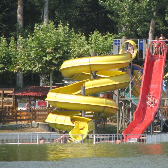 piscine-lac-de-saint-sardos.jpg