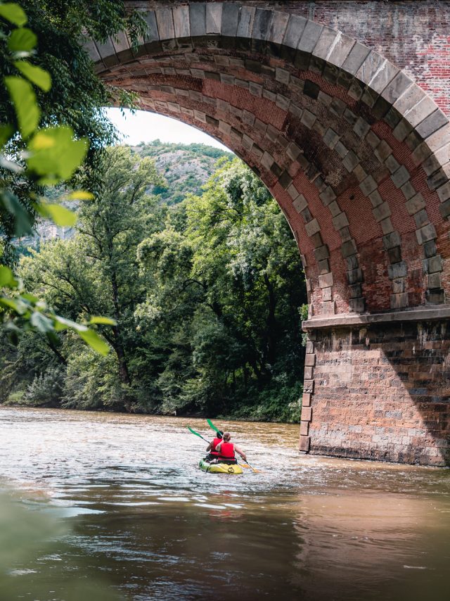 Activités sportives et culturelles dans les gorges de l'Aveyron