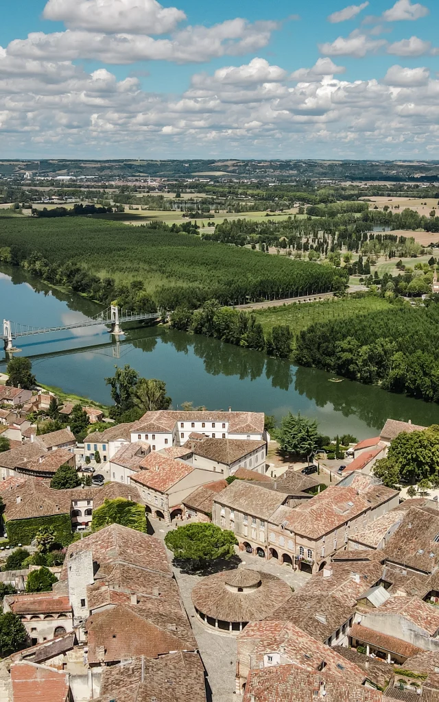 Vue panoramique sur la Garonne Auvillar