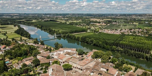 Vue panoramique sur la Garonne Auvillar