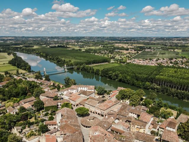 Vue panoramique sur la Garonne Auvillar