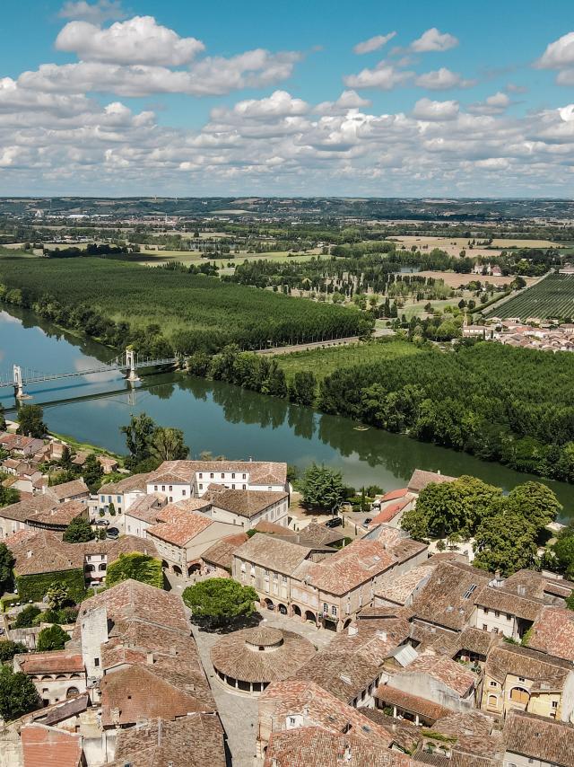 Vue panoramique sur la Garonne Auvillar