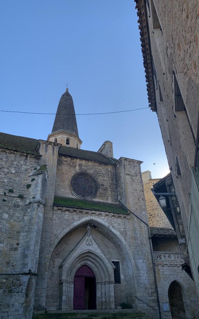 Eglise Caylus Entrée