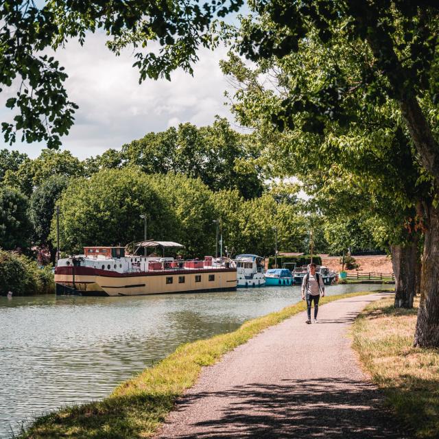 Senderismo en el itinerario del Canal des Deux Mers