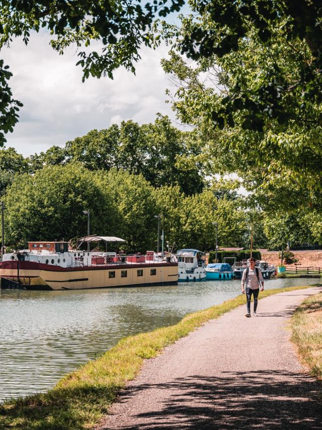 Randonnée le long du Canal des Deux Mers