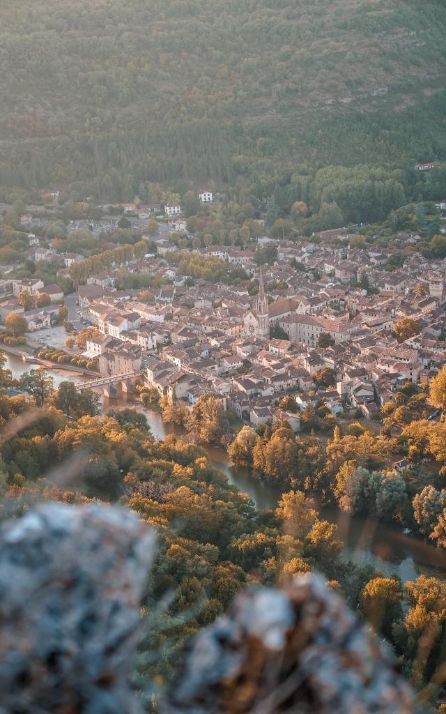 Vue automnale sur Saint-Antonin-Noble-Val