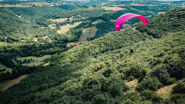 Parapente dans les Gorges de l'Aveyron