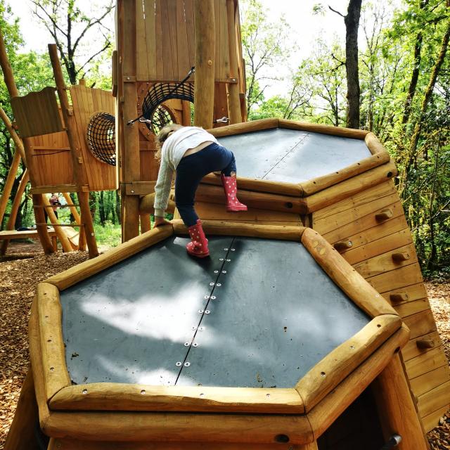 Área de juegos alrededor de la cueva del Bosc