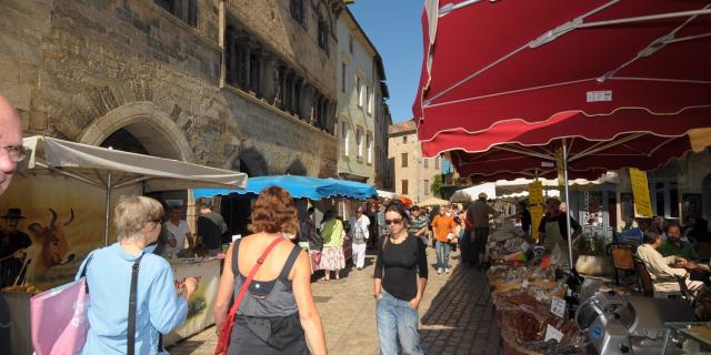 Marché de St Antonin Noble Val