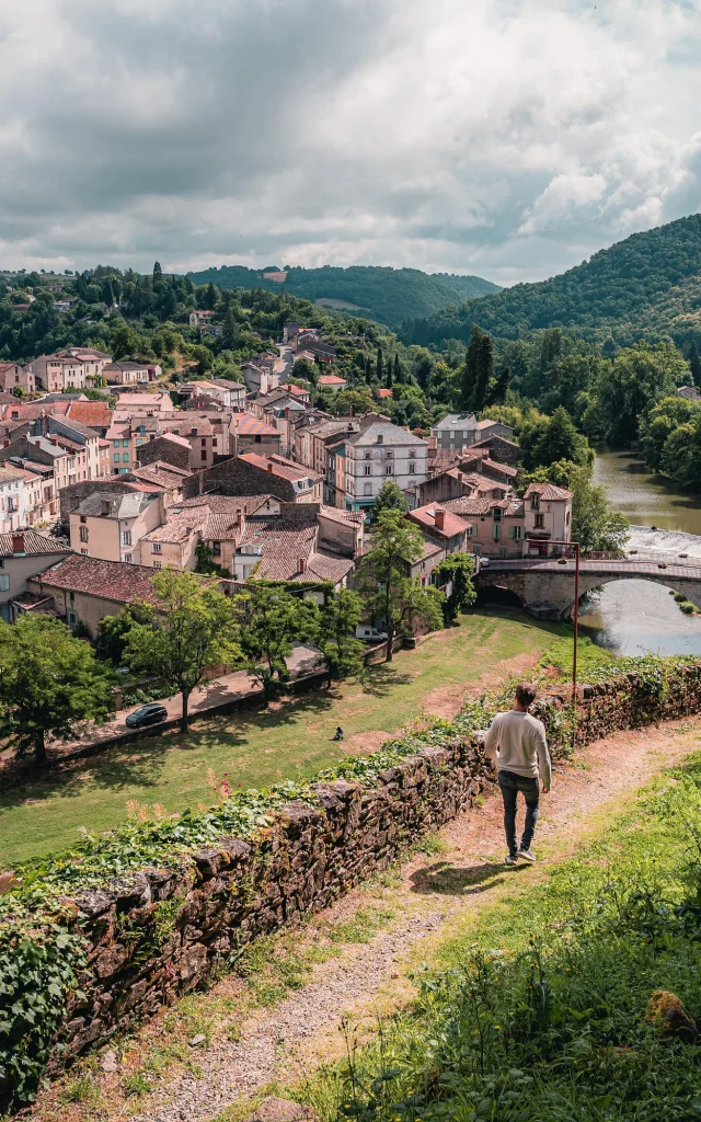 Village de Laguépie et la rivière du Viaur