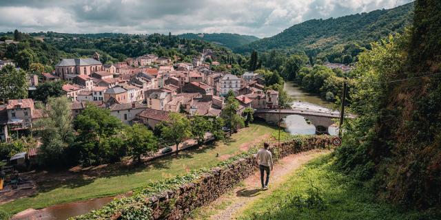 Village de Laguépie et la rivière du Viaur