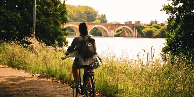 Vue sur le Pont Cacor depuis la Vélo Voie Verte du Canal des Deux Mers