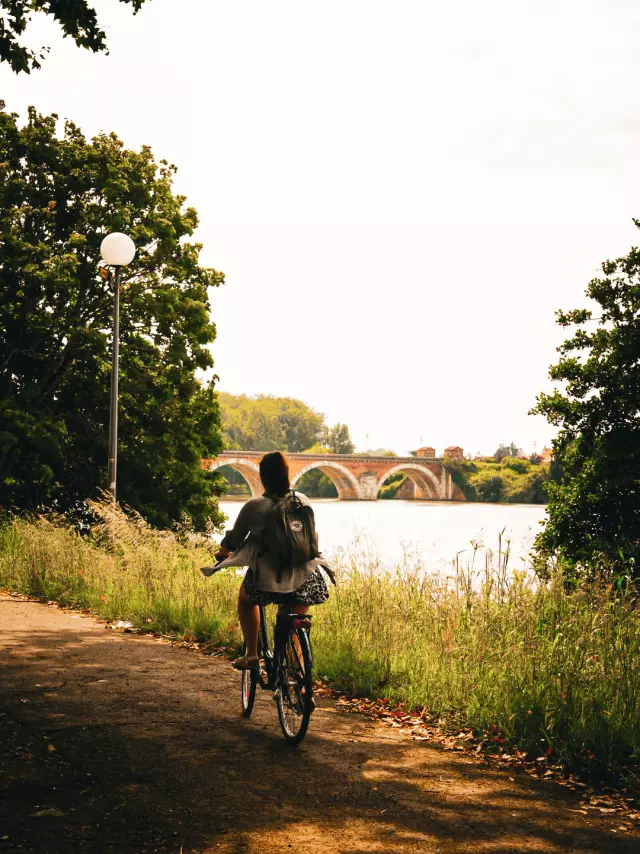 Vue sur le Pont Cacor depuis la Vélo Voie Verte du Canal des Deux Mers