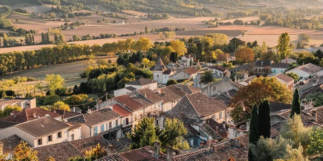 Point de vue sur les toits et les coteaux de Lauzerte