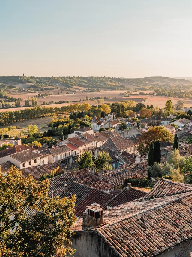 Point de vue sur les toits et les coteaux de Lauzerte